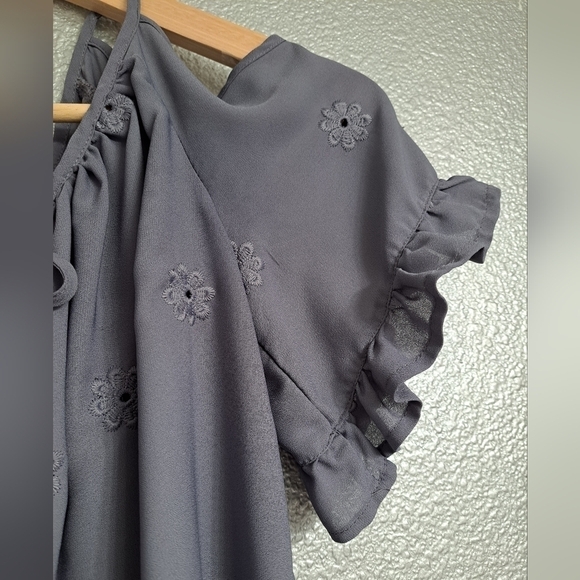 Knox Rose Cold Shoulder With Floral Eyelets & Scalloped Hemline  Size S - Picture 7 of 8